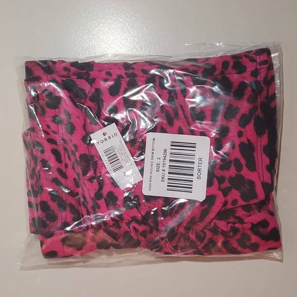 ❤️NWT TORRID SWIM BOTTOM ☆ RETRO STYLE ☆ HIGH-RISE ☆ RUCHED ☆ PINK LEOPARD PRINT - Picture 3 of 9
